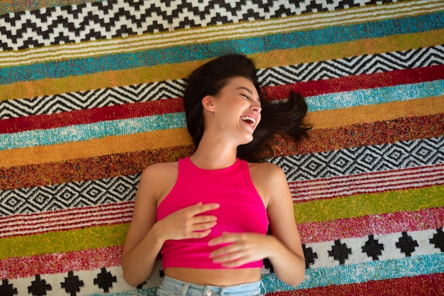 Zabawy dywanowe w przedszkolu rozwijają dziecięce umiejętności