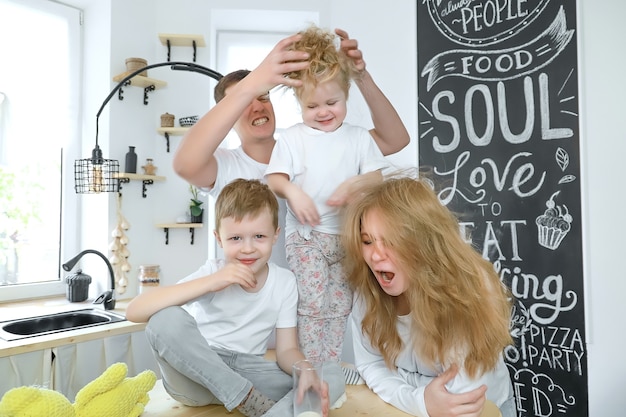 Zabawy w Dom – Magiczny Świat Rozwoju Dzieci