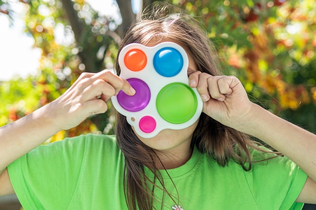 Wierszyki masażyki i inne zabawy sensoryczne wspierają rozwój dzieci